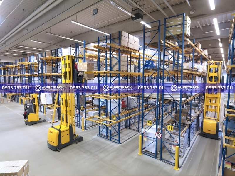 Kệ VNA là hệ thống kệ có lối đi hẹp