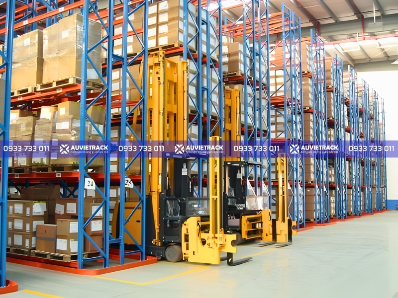Kệ VNA cần xe nâng chuyên dụng
