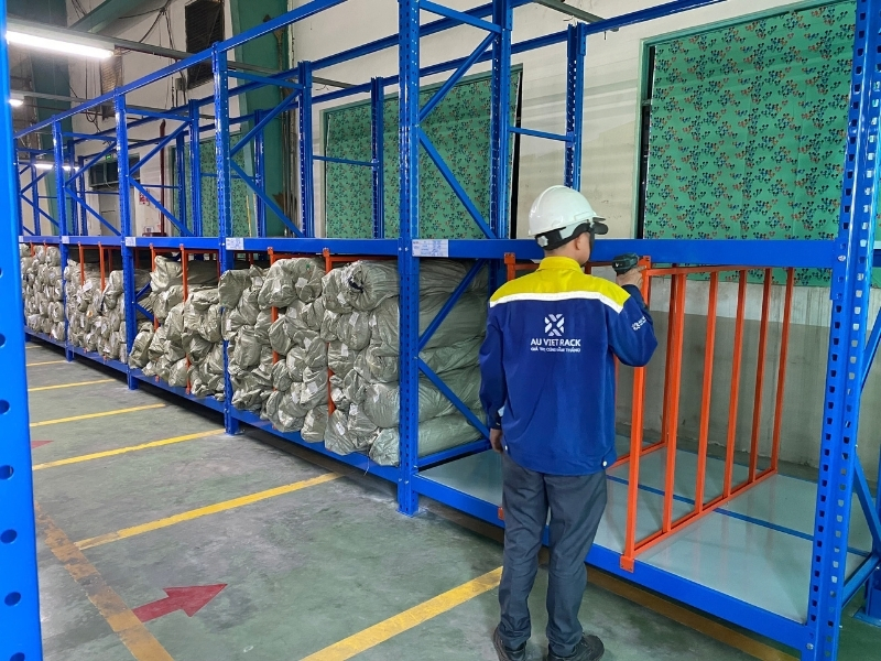 Kệ Selective lót ván